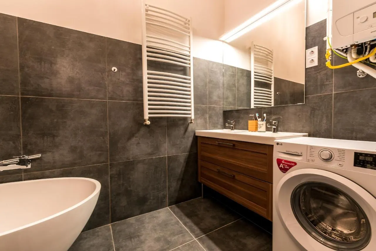 R38 - Artists Luxury Home Budapeste Apartamento