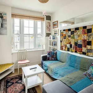 stylish-central-london-flat-near-tower-bridge.brighton-hotels-england.com/