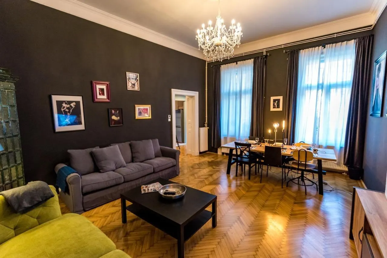 R38 - Artists Luxury Home Budapest Hungary