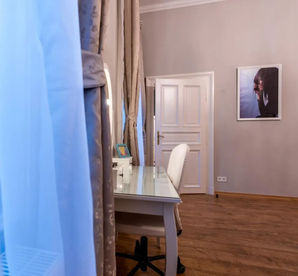 R38 - Artists Luxury Home Budapest Hungary