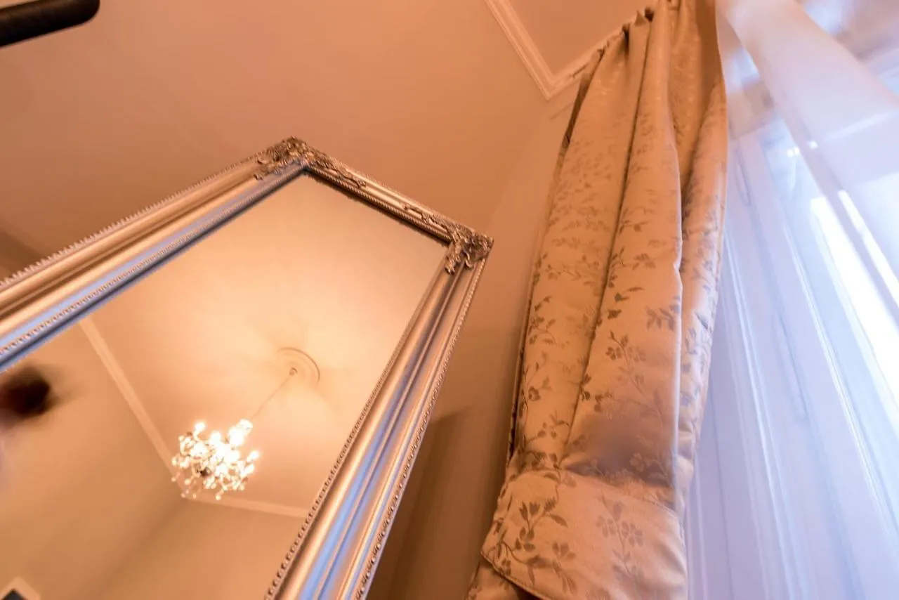 R38 - Artists Luxury Home Budapest Apartment