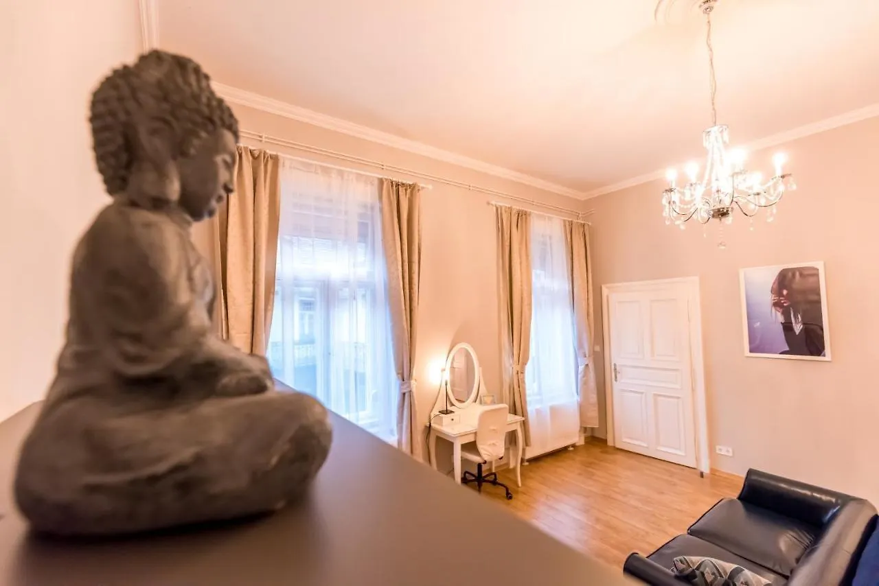 R38 - Artists Luxury Home Budapest Apartment
