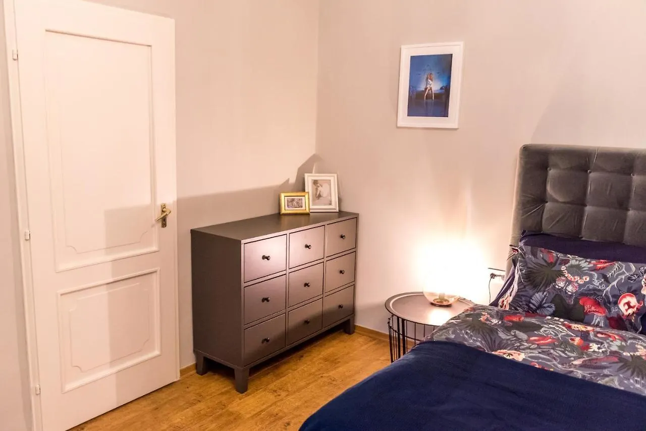 R38 - Artists Luxury Home Budapest