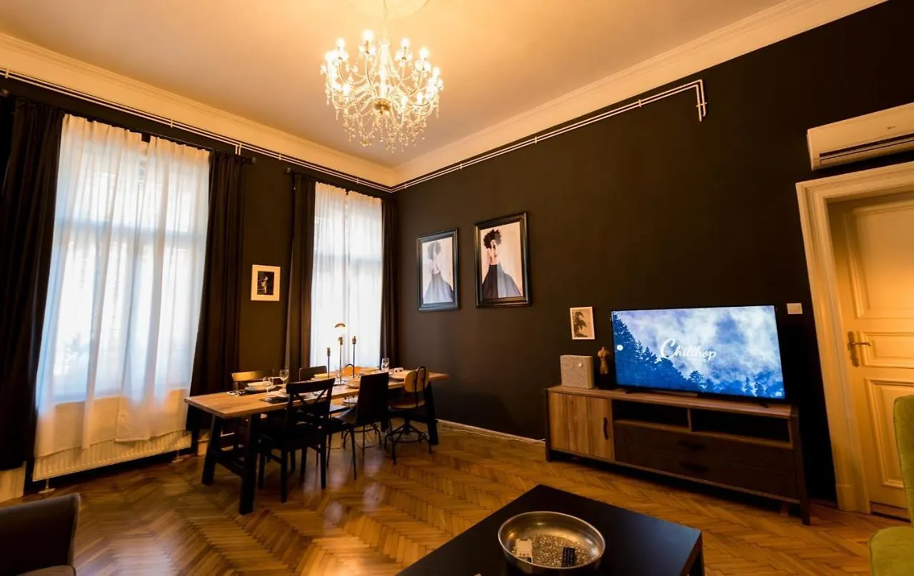 R38 - Artists Luxury Home Budapest Hungary