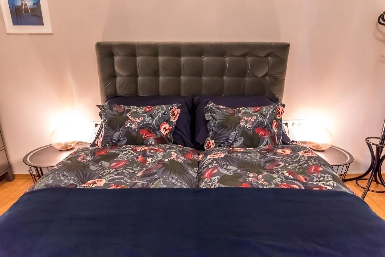 R38 - Artists Luxury Home Budapest