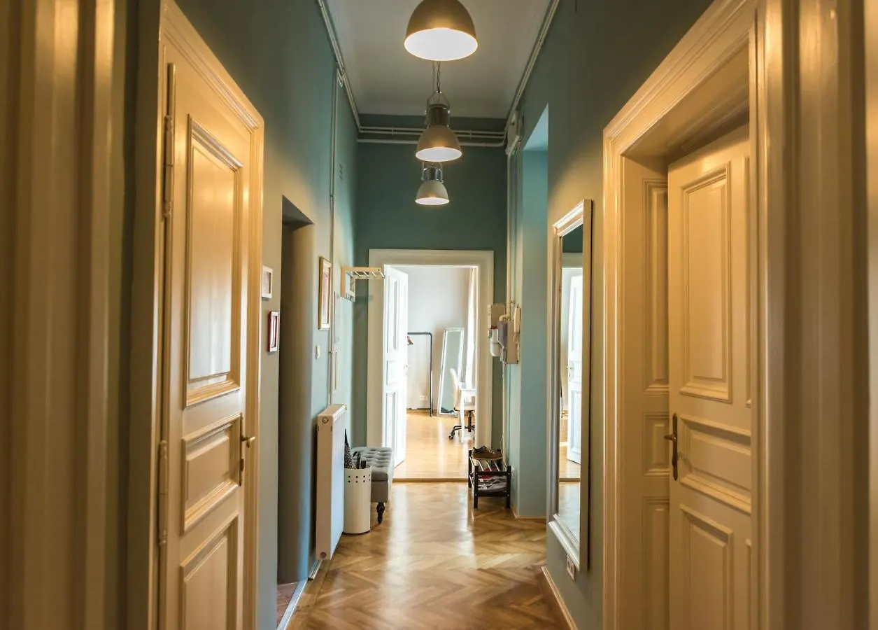 R38 - Artists Luxury Home Budapest