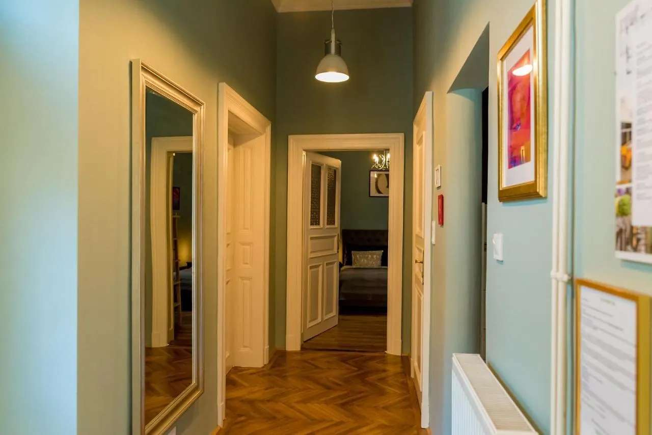 R38 - Artists Luxury Home Budapest Apartment