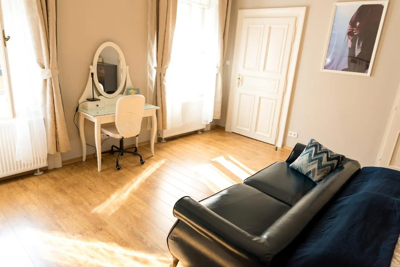 R38 - Artists Luxury Home Budapest Apartment