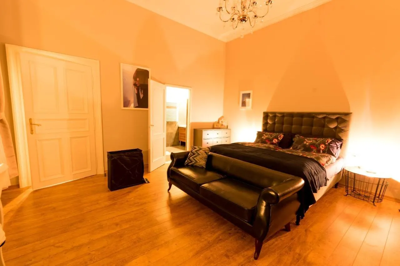 Apartment R38 - Artists Luxury Home Budapest Hungary