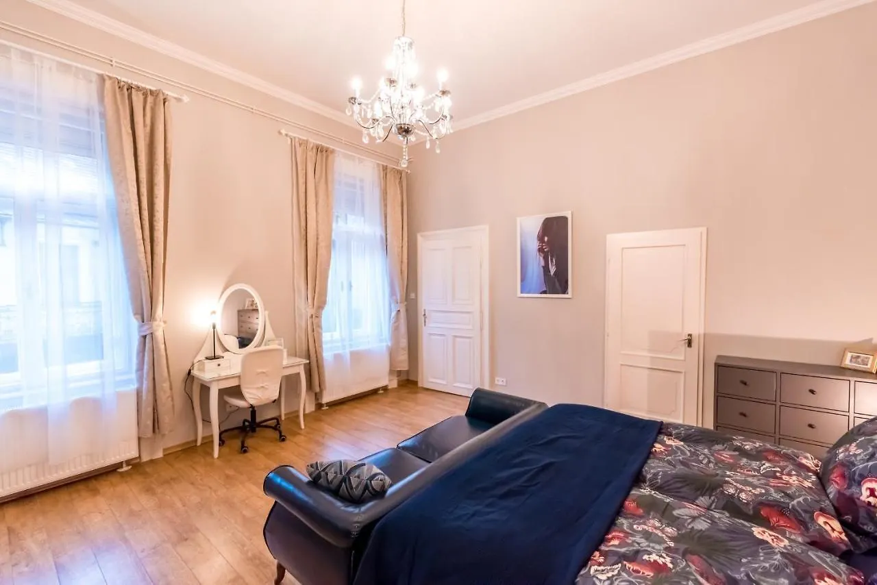 R38 - Artists Luxury Home Budapest 0*,